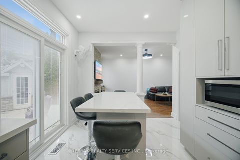 Photo 15 at 45 Skylark Drive, Vellore Village, Vaughan