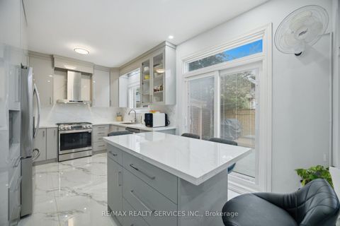 Photo 16 at 45 Skylark Drive, Vellore Village, Vaughan