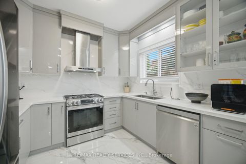 Photo 17 at 45 Skylark Drive, Vellore Village, Vaughan