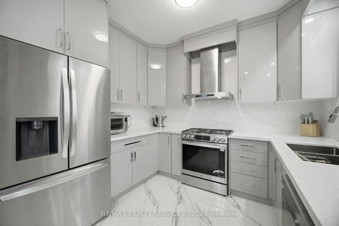Photo 18 at 45 Skylark Drive, Vellore Village, Vaughan