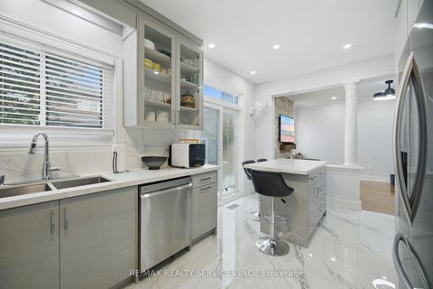 Photo 19 at 45 Skylark Drive, Vellore Village, Vaughan