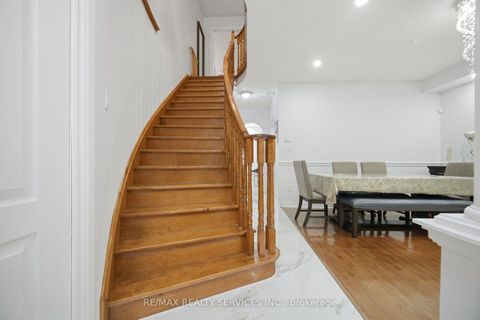 Photo 23 at 45 Skylark Drive, Vellore Village, Vaughan