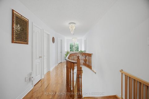 Photo 24 at 45 Skylark Drive, Vellore Village, Vaughan