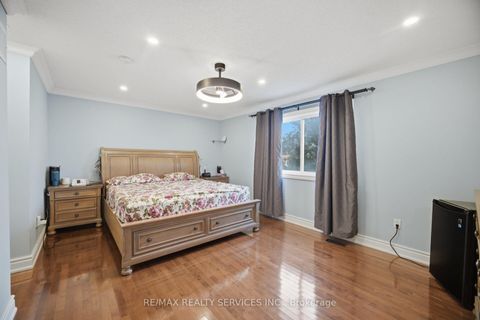 Photo 26 at 45 Skylark Drive, Vellore Village, Vaughan