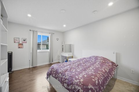 Photo 30 at 45 Skylark Drive, Vellore Village, Vaughan