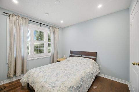 Photo 32 at 45 Skylark Drive, Vellore Village, Vaughan