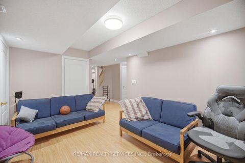 Photo 39 at 45 Skylark Drive, Vellore Village, Vaughan