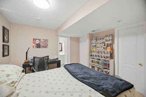 Photo 41 at 45 Skylark Drive, Vellore Village, Vaughan