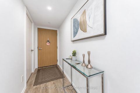 Photo 2 at 712 - 5 Soudan Avenue, Mount Pleasant West, Toronto