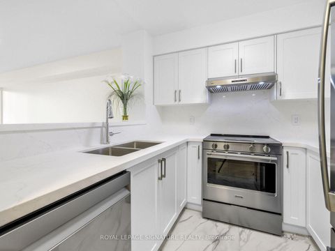 Photo 2 at 1009 - 28 Pemberton Avenue, Newtonbrook East, Toronto