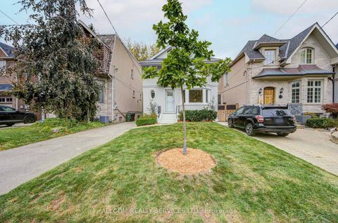 Photo 2 at 164 Glenvale Boulevard, Leaside, Toronto