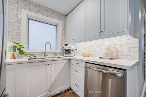Photo 12 at 164 Glenvale Boulevard, Leaside, Toronto