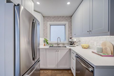 Photo 13 at 164 Glenvale Boulevard, Leaside, Toronto