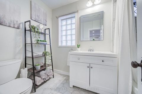 Photo 23 at 164 Glenvale Boulevard, Leaside, Toronto