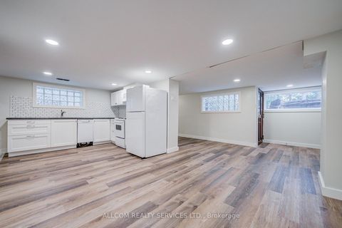 Photo 39 at 164 Glenvale Boulevard, Leaside, Toronto