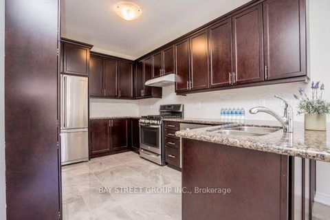 Photo 10 at 24 Sundew Lane, Oak Ridges Lake Wilcox, Richmond Hill