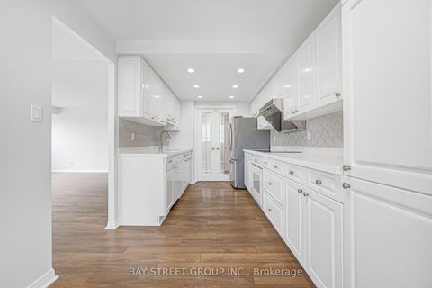 Photo 8 at 906 - 28 Hollywood Avenue, Willowdale East, Toronto