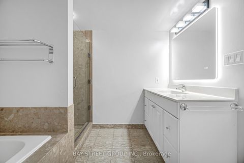 Photo 11 at 906 - 28 Hollywood Avenue, Willowdale East, Toronto