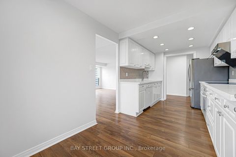 Photo 30 at 906 - 28 Hollywood Avenue, Willowdale East, Toronto