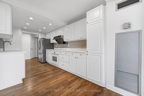 Photo 31 at 906 - 28 Hollywood Avenue, Willowdale East, Toronto