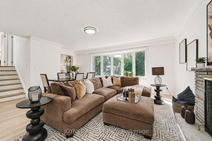 Photo 11 at 42 Brucedale Crescent, Bayview Village, Toronto