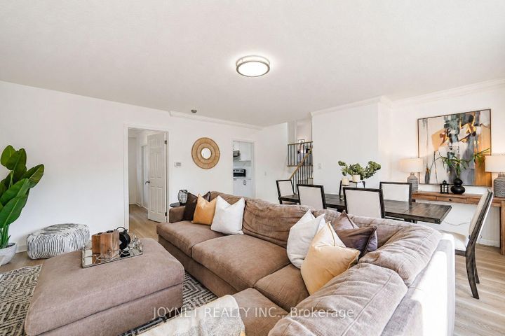Photo 12 at 42 Brucedale Crescent, Bayview Village, Toronto