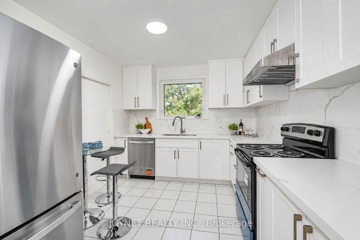 Photo 19 at 42 Brucedale Crescent, Bayview Village, Toronto
