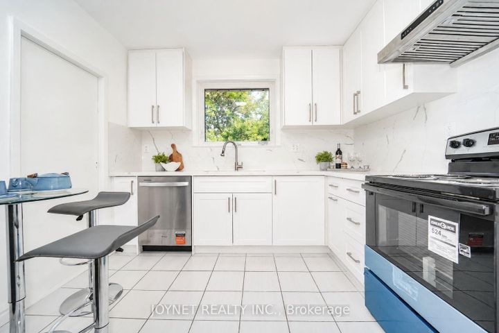 Photo 20 at 42 Brucedale Crescent, Bayview Village, Toronto