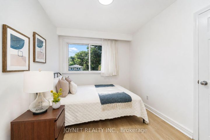 Photo 23 at 42 Brucedale Crescent, Bayview Village, Toronto