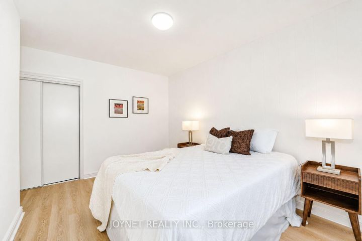 Photo 25 at 42 Brucedale Crescent, Bayview Village, Toronto