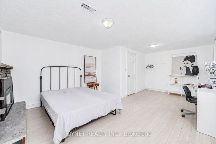 Photo 29 at 42 Brucedale Crescent, Bayview Village, Toronto