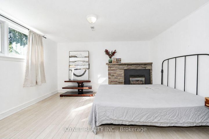 Photo 30 at 42 Brucedale Crescent, Bayview Village, Toronto