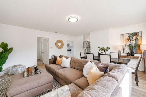 Photo 12 at 42 Brucedale Crescent, Bayview Village, Toronto