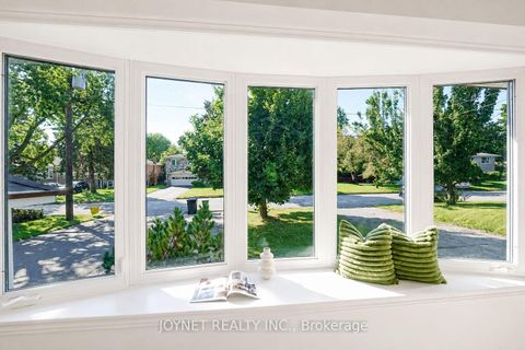 Photo 17 at 42 Brucedale Crescent, Bayview Village, Toronto