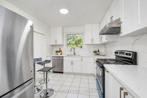 Photo 19 at 42 Brucedale Crescent, Bayview Village, Toronto