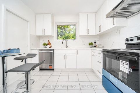 Photo 20 at 42 Brucedale Crescent, Bayview Village, Toronto
