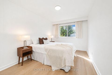 Photo 24 at 42 Brucedale Crescent, Bayview Village, Toronto