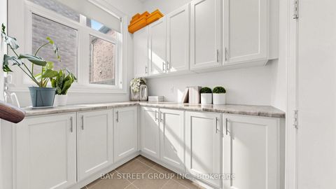 Photo 8 at 40 Shining Willow Court, South Richvale, Richmond Hill