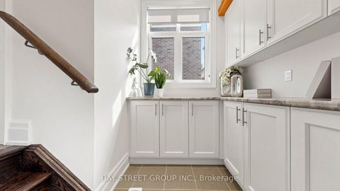 Photo 9 at 40 Shining Willow Court, South Richvale, Richmond Hill