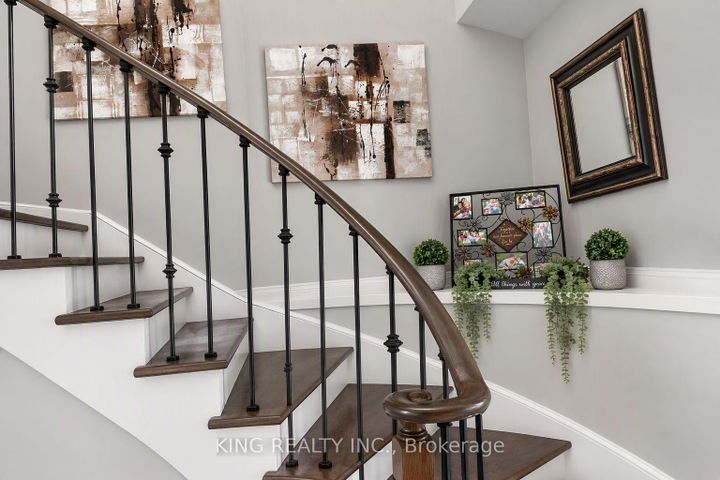 Photo 7 at 72 Baylawn Circle S, Bram East, Brampton