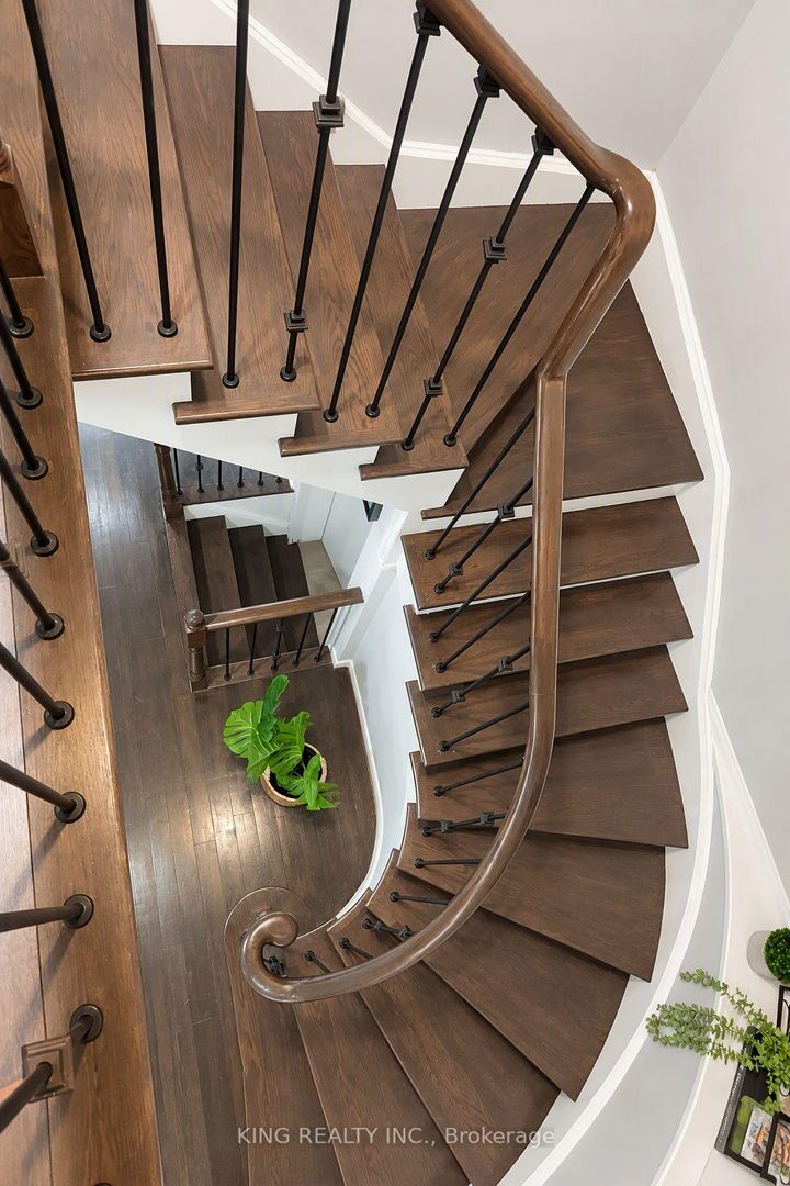 Photo 9 at 72 Baylawn Circle S, Bram East, Brampton