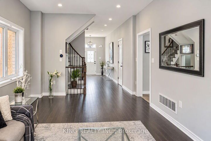 Photo 11 at 72 Baylawn Circle S, Bram East, Brampton
