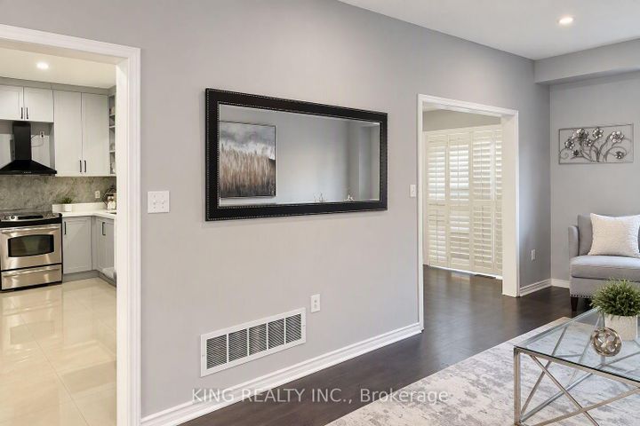 Photo 13 at 72 Baylawn Circle S, Bram East, Brampton