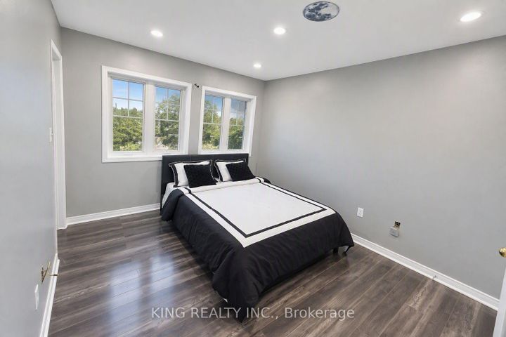 Photo 25 at 72 Baylawn Circle S, Bram East, Brampton