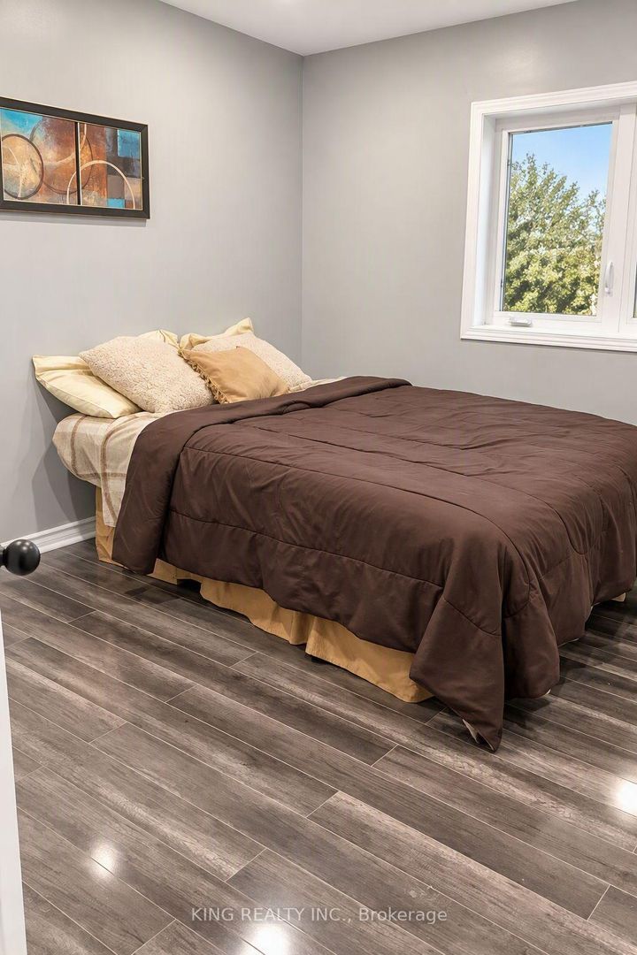 Photo 27 at 72 Baylawn Circle S, Bram East, Brampton