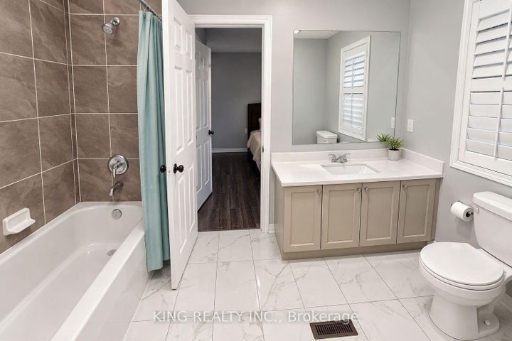 Photo 31 at 72 Baylawn Circle S, Bram East, Brampton