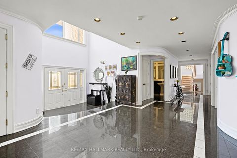 Photo 4 at 28 Renaissance Court W, Beverley Glen, Vaughan