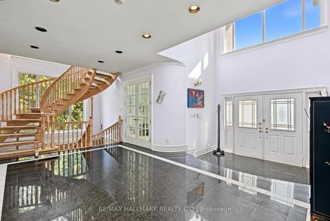 Photo 5 at 28 Renaissance Court W, Beverley Glen, Vaughan