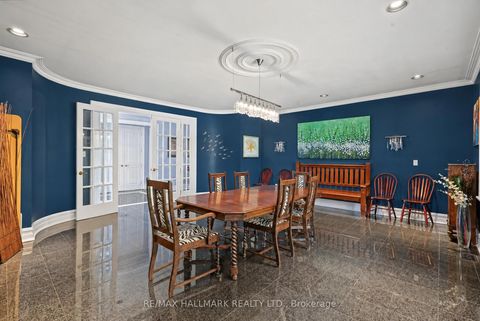 Photo 7 at 28 Renaissance Court W, Beverley Glen, Vaughan