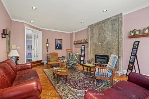 Photo 12 at 28 Renaissance Court W, Beverley Glen, Vaughan